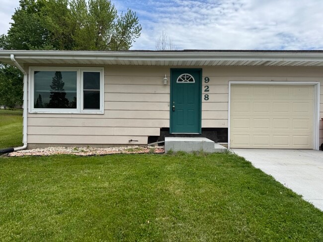 Building Photo - 928 Court Cir