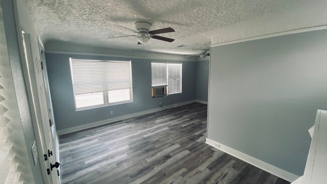 Living/dining - 618 25th St W
