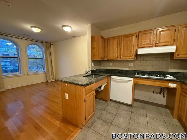 Foto del edificio - 90 Westland Ave