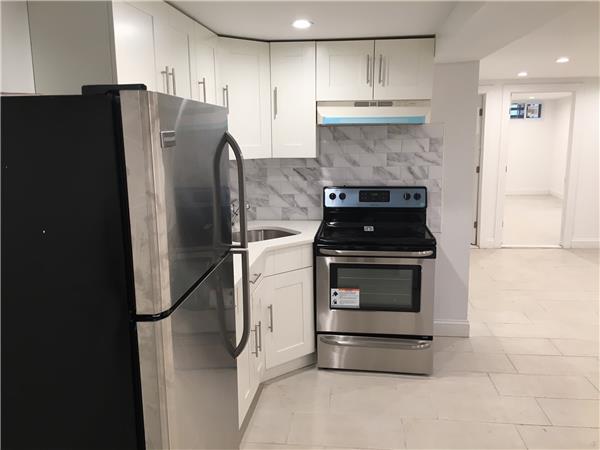 Building Photo - 128 Moffat St