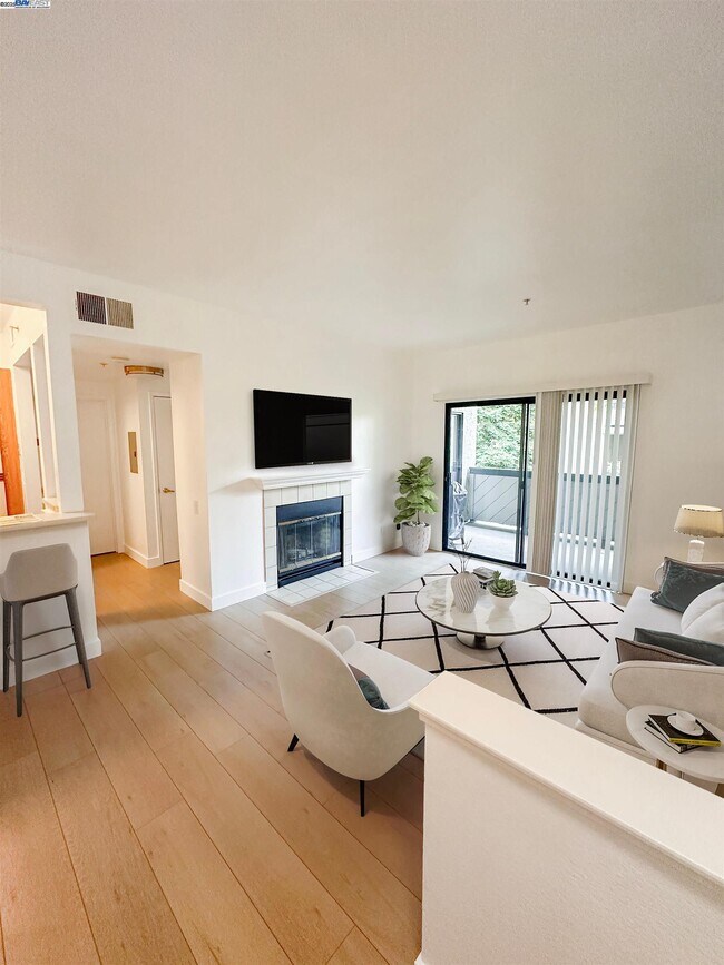 Foto del edificio - 1256 Stanhope Ln