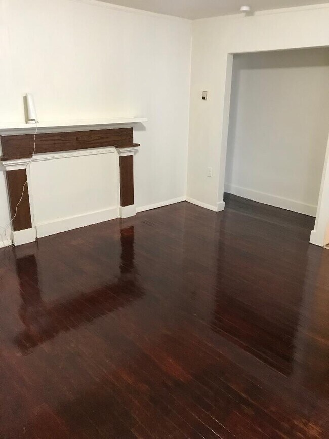 Building Photo - 4 Bed / 2 Bath Single Family Home