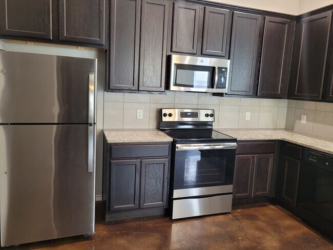 Building Photo - Luxury 3/2 Duplex in Seguin, Texas