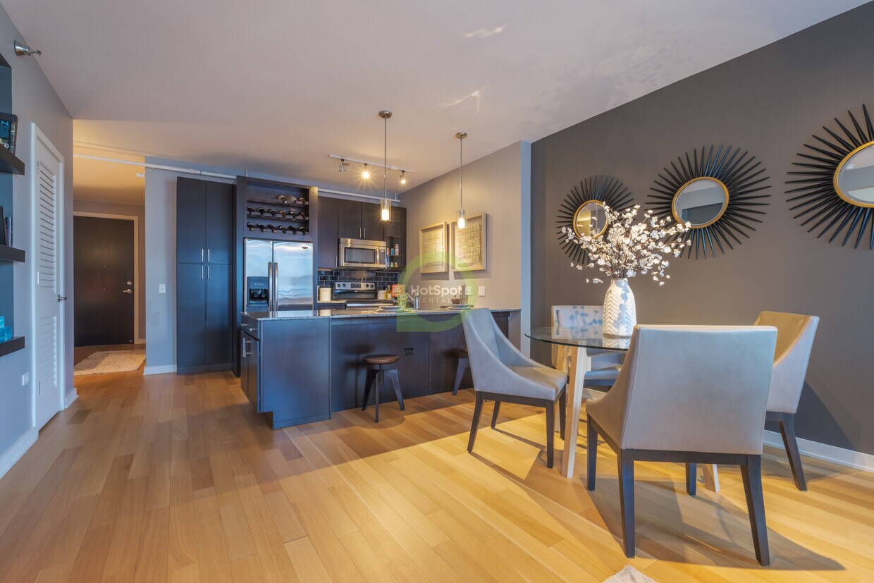 Photo - 139 W Kinzie St (Chicago, IL)