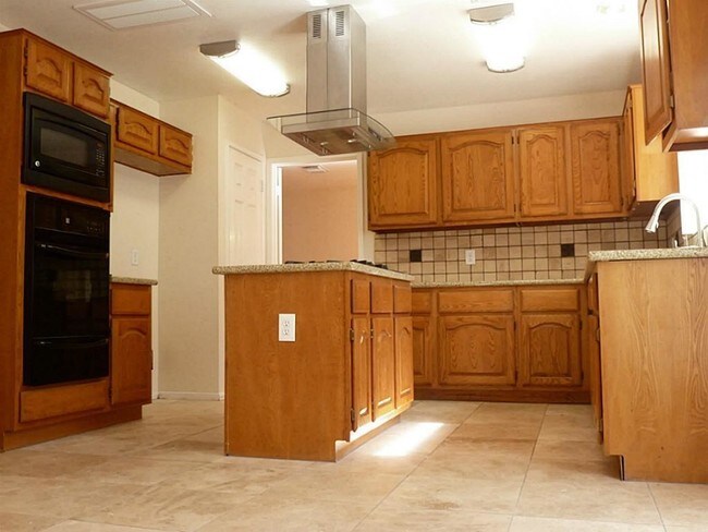 Building Photo - 2627 Woodsboro Dr