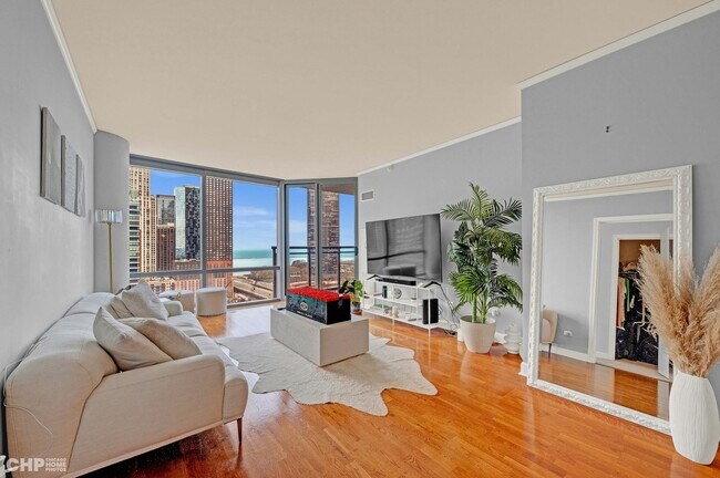 Building Photo - 450 E Waterside Dr
