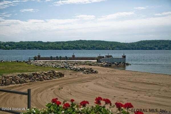 Building Photo - 158 Kaydeross Park Rd