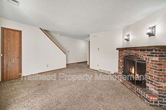 Foto del edificio - 410 NW Nottingham Ln