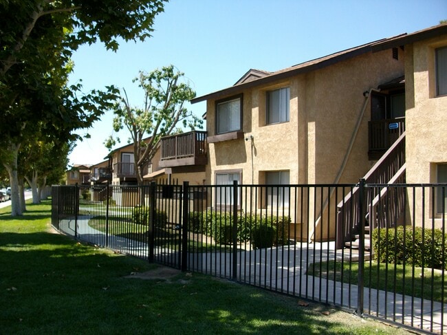 Building Photo - 1208 Fairview Rd