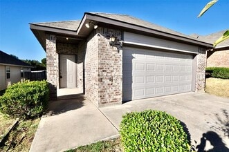 Building Photo - 1114 Story Book Ln