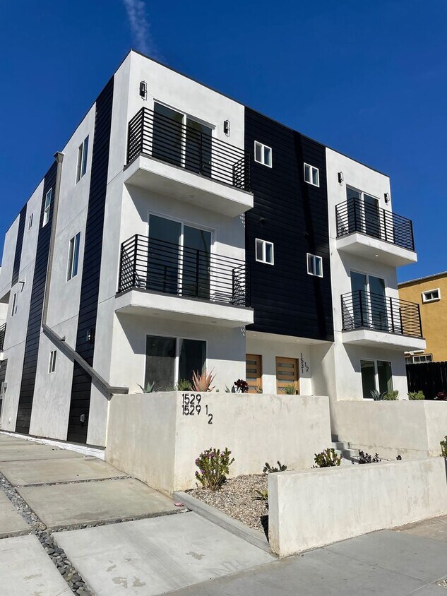 Foto principal - 1529 Winona Blvd