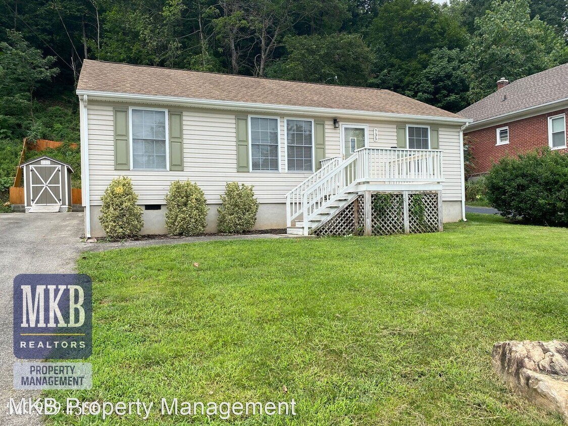Primary Photo - 3 br, 2 bath House - 735 Riverland Rd. SE