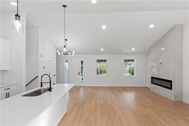 Building Photo - 3415 Camens Ct NE