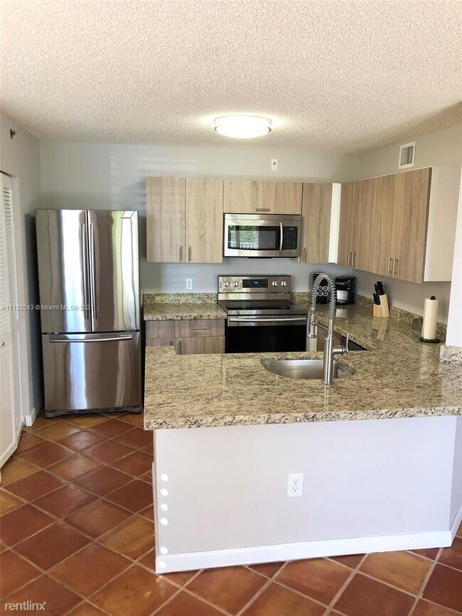 Foto del edificio - 1 br, 1 bath Condo - 19901 E Country Club Dr