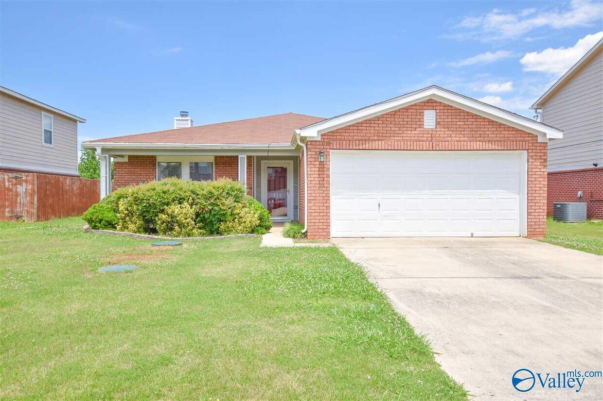Primary Photo - 315 Jasmine Dr