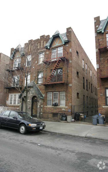 Primary Photo - 320 Covert St