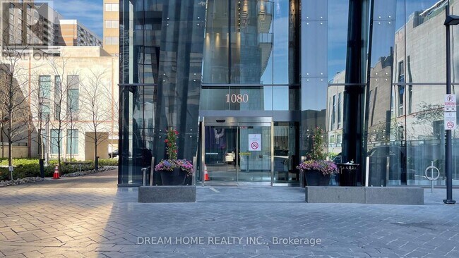 Photo du bâtiment - 1080 Bay St.