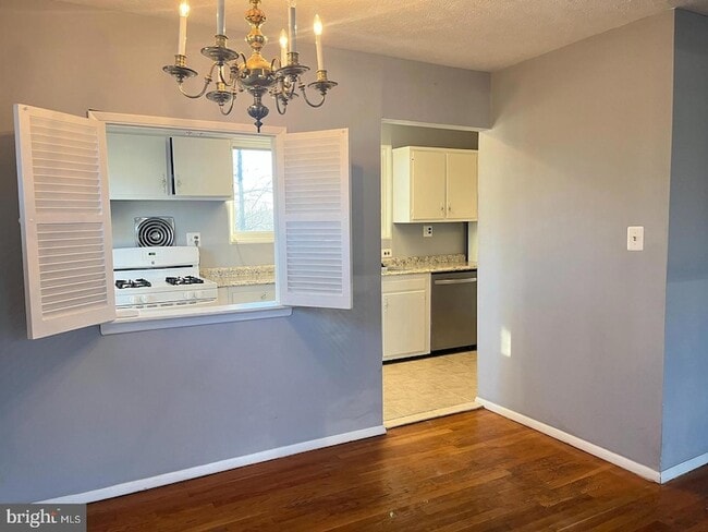 Foto del edificio - 6323 Fenton Ct