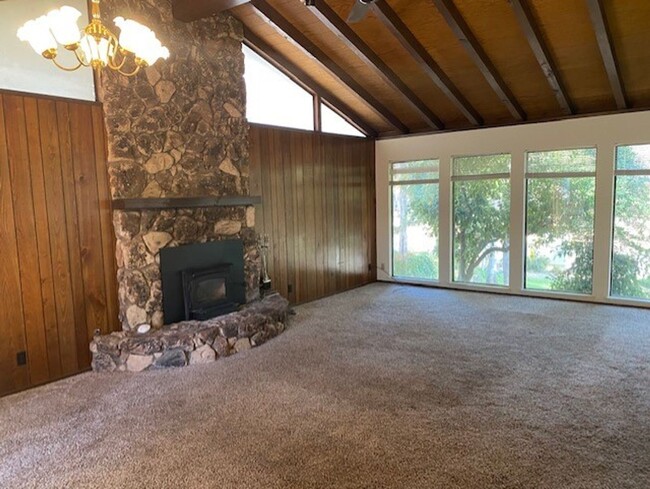Building Photo - Golf Course home in Lake of the PInes