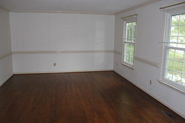 Building Photo - 202 Admiral Ct