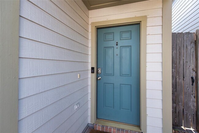 Foto del edificio - 1711 Redwing Bluff Dr