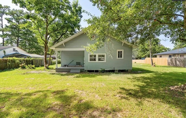 Building Photo - 2213 Weaver Rd