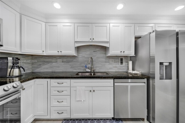 Building Photo - 4250 Galt Ocean Dr