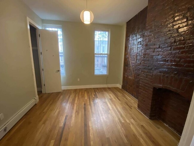 Building Photo - 43 Weirfield St