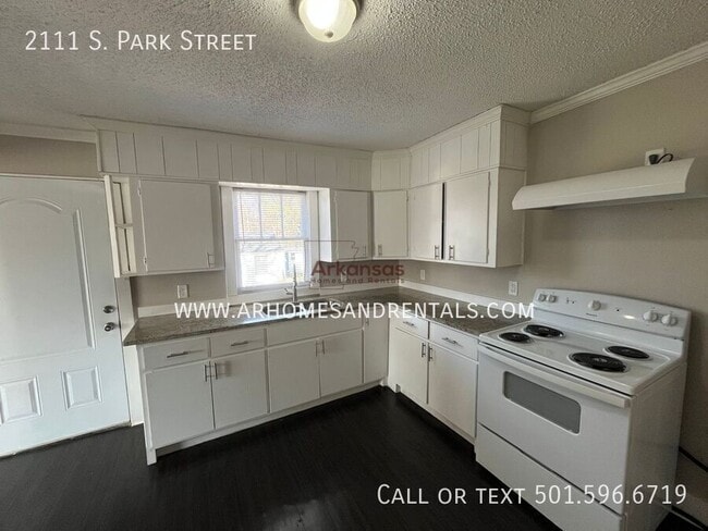 Building Photo - 2111 S Park St