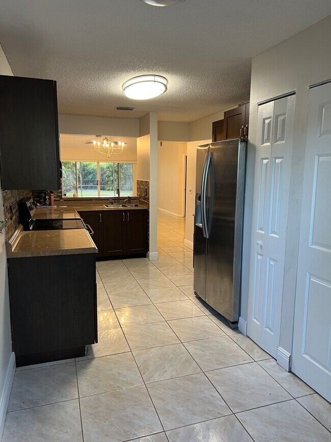 Building Photo - 1170 SW 110th Ter