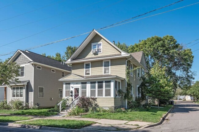 Foto del edificio - 671 Canton St