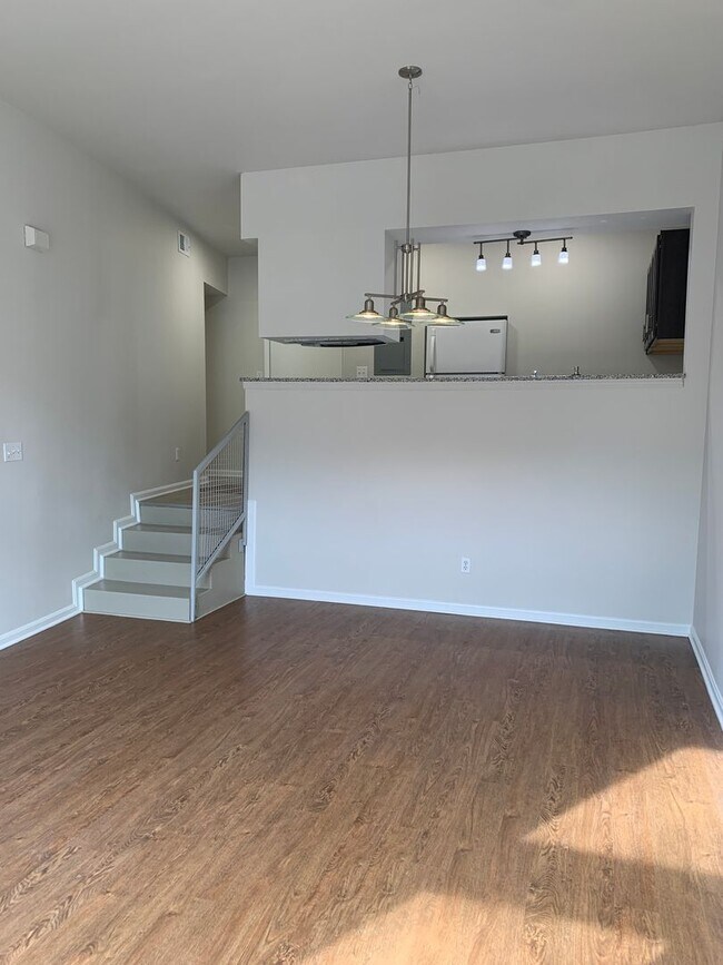 Foto del edificio - Updated Crescent hills Condo 2 bed/2 bath