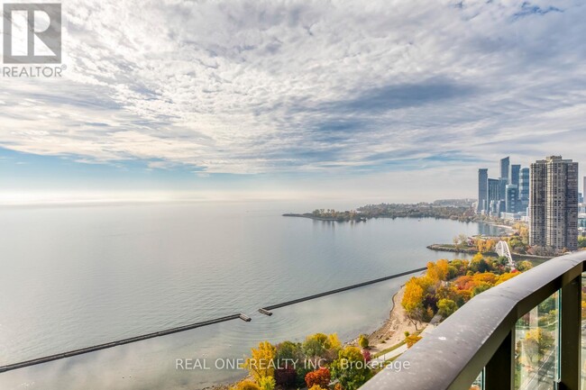 Building Photo - 1926-1926 Lake Shore Blvd W