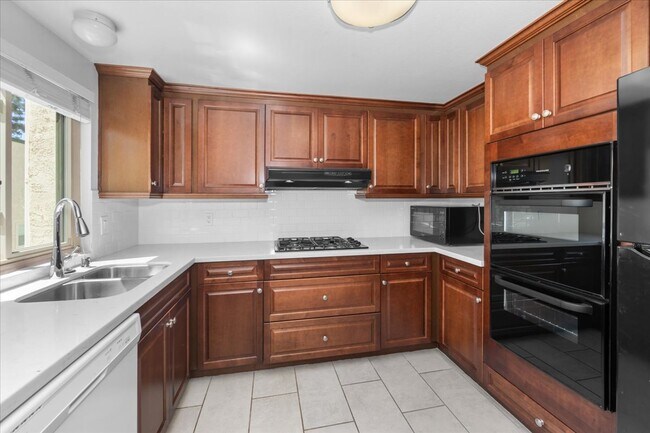 Foto del edificio - 11260 Overland Ave