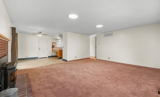 Building Photo - 900 Arleen Way