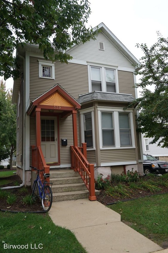 Primary Photo - 4 br, 2 bath Apartment - 339 W. Doty St