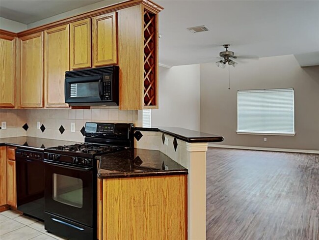Building Photo - 2865 Westhollow Dr