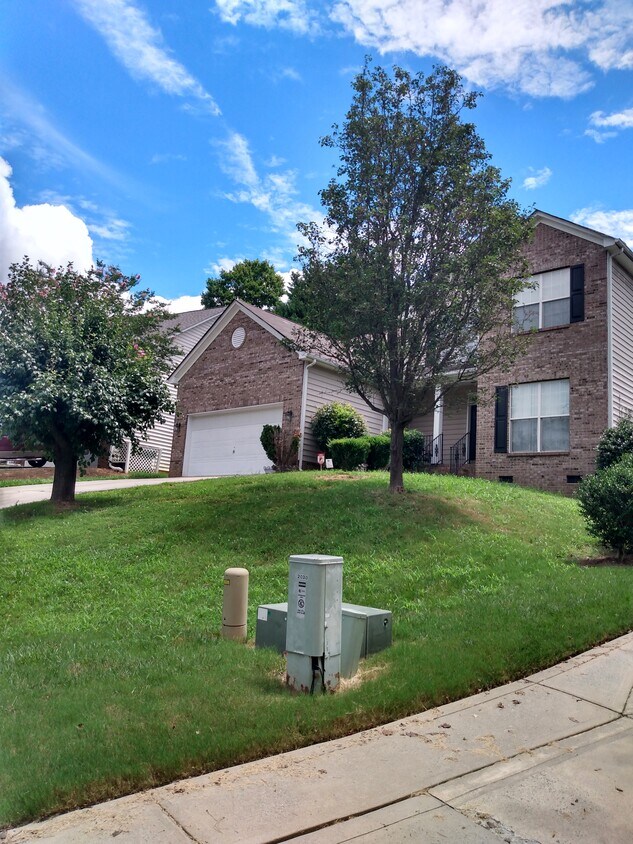 Primary Photo - 2036 Mountain Park Dr