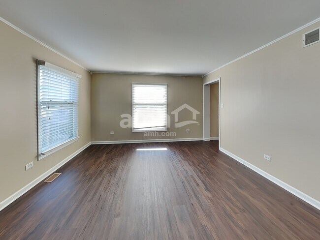 Building Photo - 2407 Joe Adler Dr