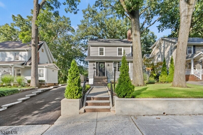 Primary Photo - 44 Raymond Ave