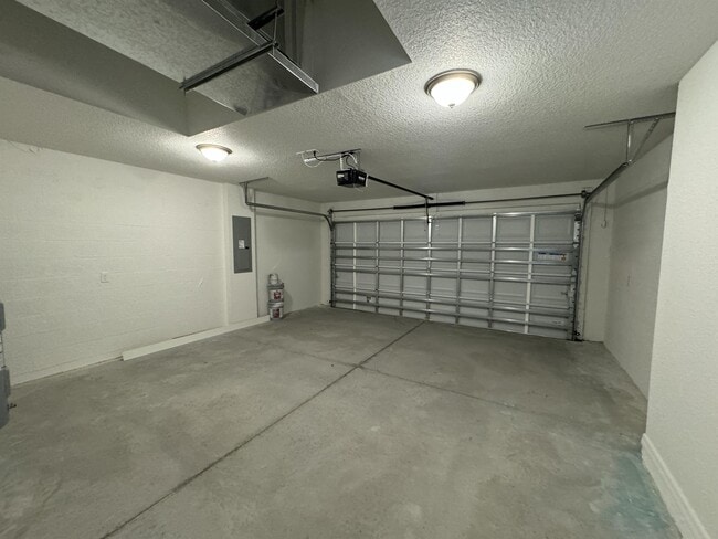 Building Photo - 91 Maple Dr