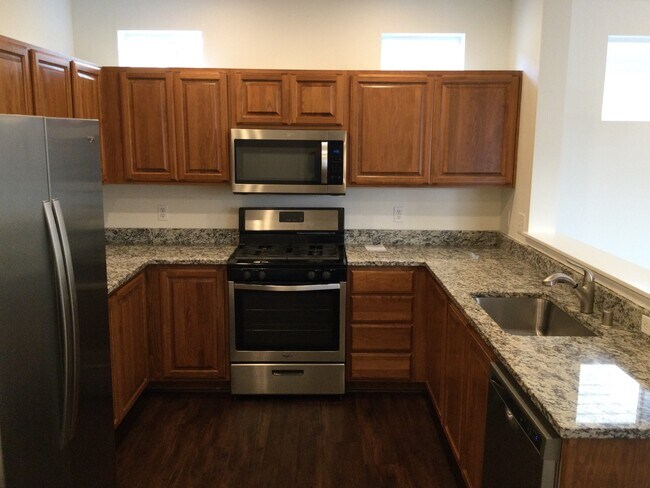 Foto del edificio - 4300 Edgewater Blvd NE