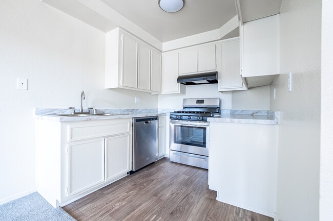 Building Photo - Granada Apartments