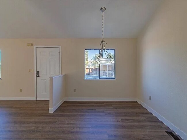 Foto del edificio - 6420 E Tropicana Ave