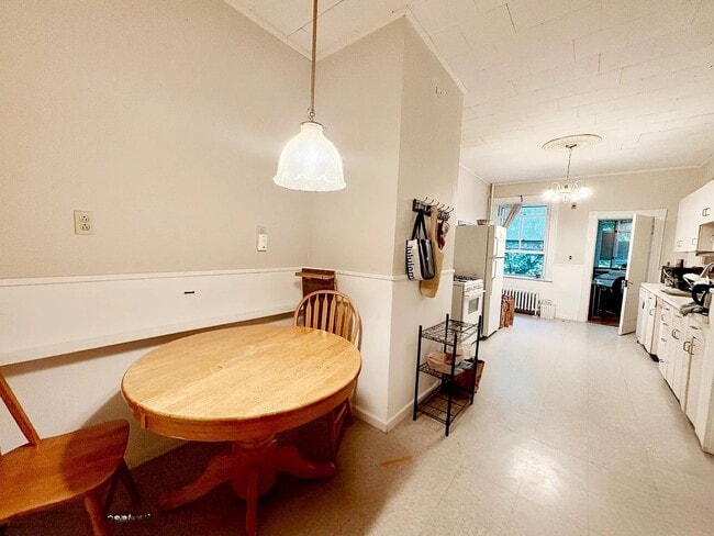 Building Photo - Beautiful 4 bed Close to BU available now