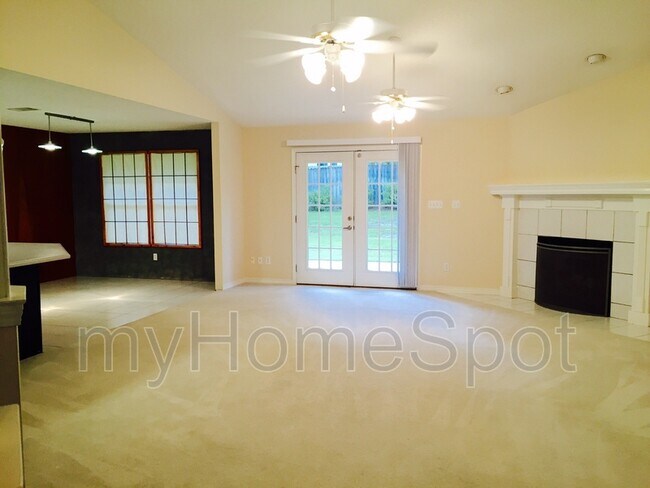 Foto del edificio - 6805 Cedar Lake Dr