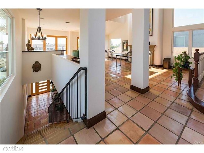 Building Photo - 2116 Monterey Blvd