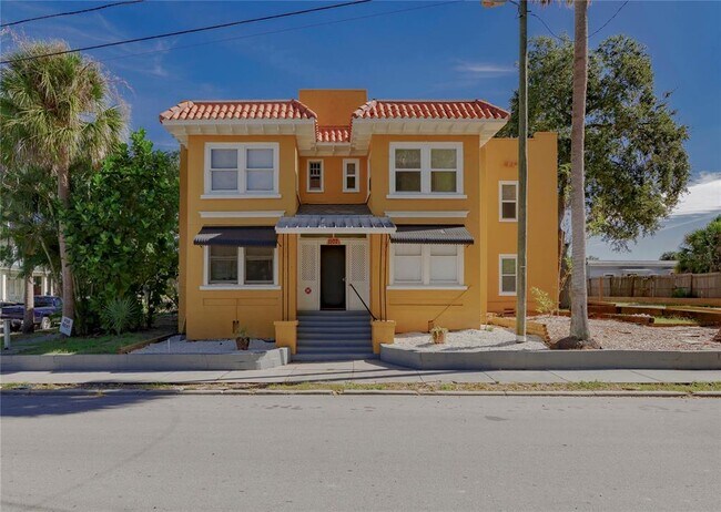 Building Photo - 1107 N Osceola Ave