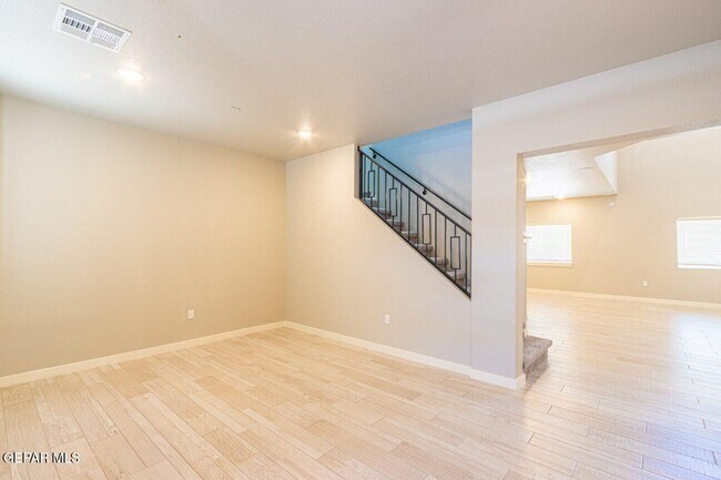 Building Photo - 249 Emerald Tower Dr