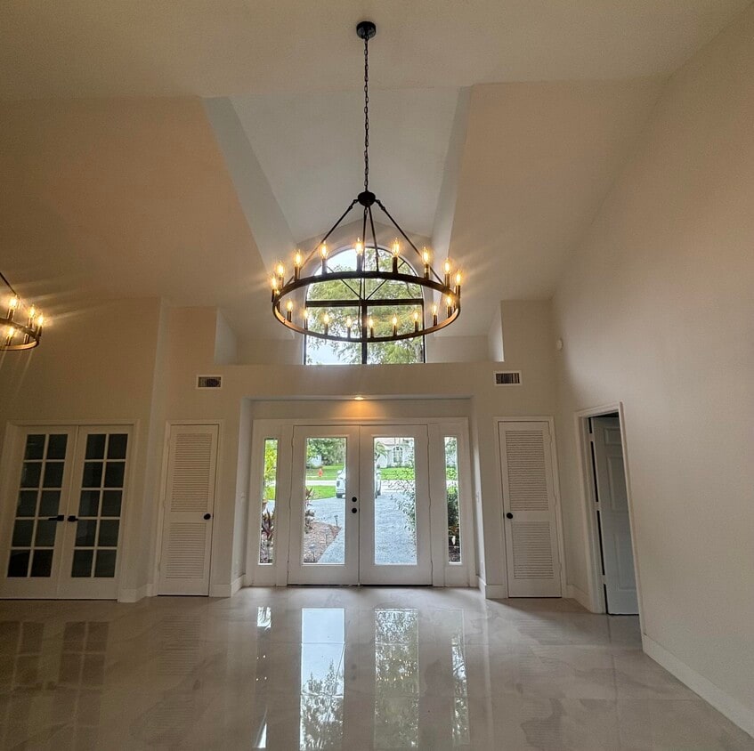 Foto principal - 1182 Raintree Ln